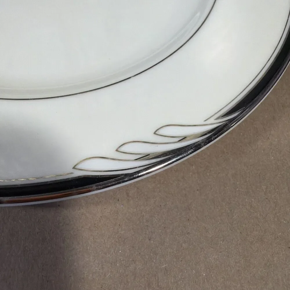 Oscar de la Renta Fine Ivory Hospitality Platinum Black 4 Salad Plates LAF-13